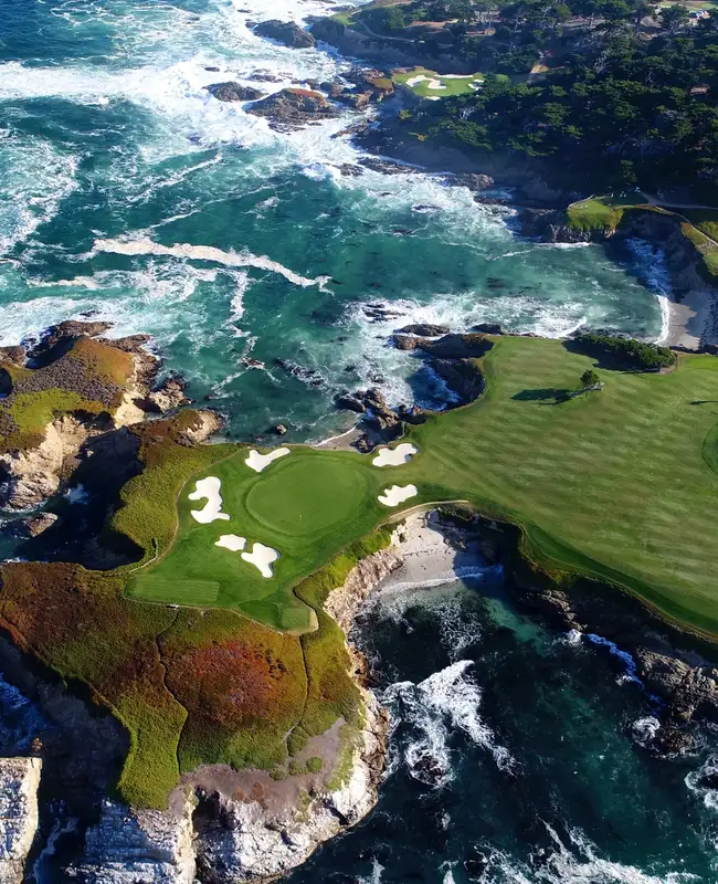 How to Play Top Golf Courses With a Caddy